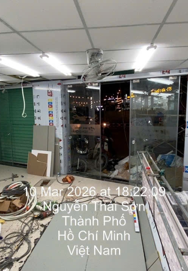 Thi Công Vách Ngăn Kính Tại Bình Chánh – Giải Pháp Hiện Đại Cho Không Gian Sống Và Làm Việc
